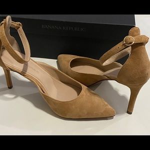 New Banana Republic Side Cutout Madison Heel